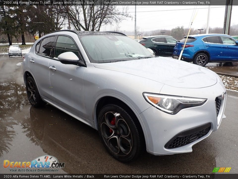 Front 3/4 View of 2020 Alfa Romeo Stelvio TI AWD Photo #7