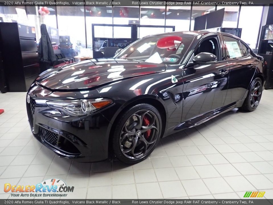 Front 3/4 View of 2020 Alfa Romeo Giulia TI Quadrifoglio Photo #2