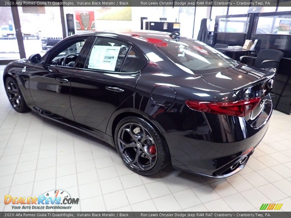 Vulcano Black Metallic 2020 Alfa Romeo Giulia TI Quadrifoglio Photo #3