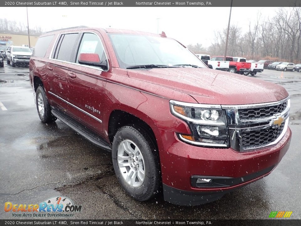 Front 3/4 View of 2020 Chevrolet Suburban LT 4WD Photo #7