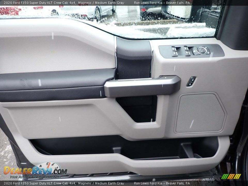 Door Panel of 2020 Ford F350 Super Duty XLT Crew Cab 4x4 Photo #15