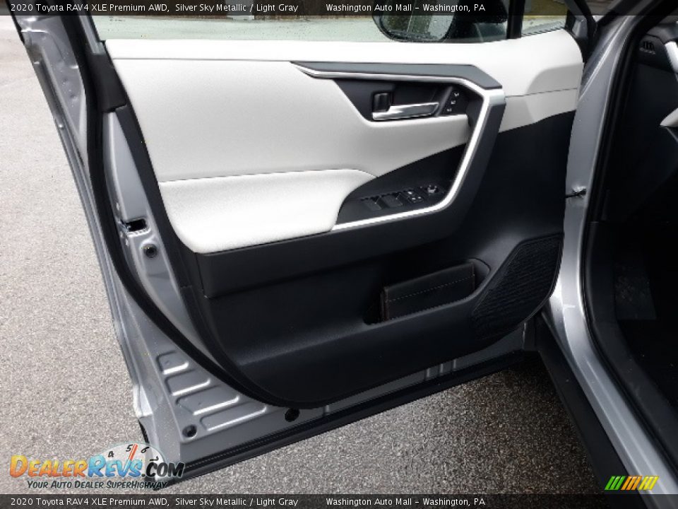 2020 Toyota RAV4 XLE Premium AWD Silver Sky Metallic / Light Gray Photo #26