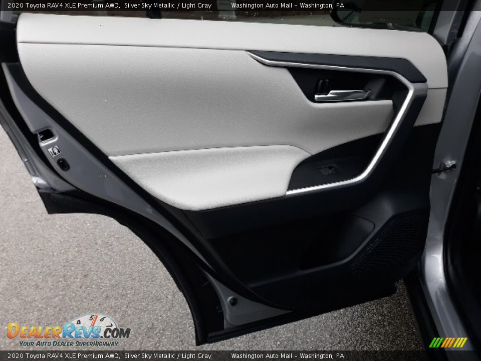 2020 Toyota RAV4 XLE Premium AWD Silver Sky Metallic / Light Gray Photo #32