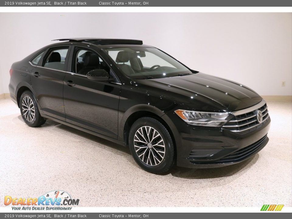 Front 3/4 View of 2019 Volkswagen Jetta SE Photo #1