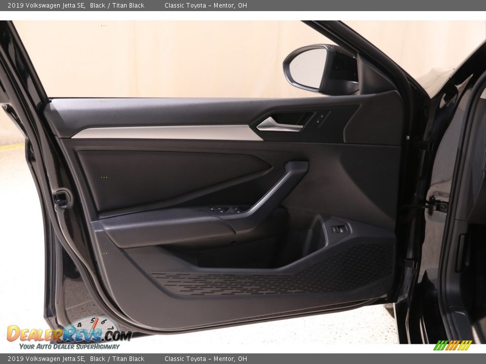 Door Panel of 2019 Volkswagen Jetta SE Photo #4