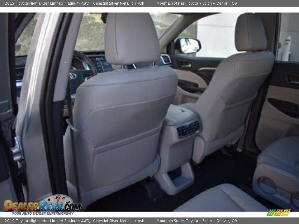 2019 Toyota Highlander Limited Platinum AWD Celestial Silver Metallic / Ash Photo #18