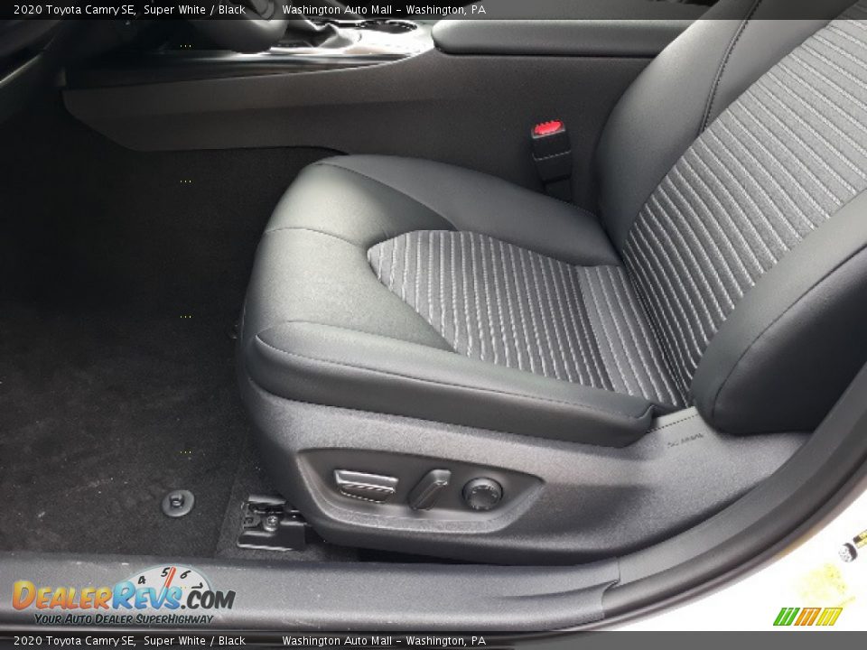 2020 Toyota Camry SE Super White / Black Photo #24