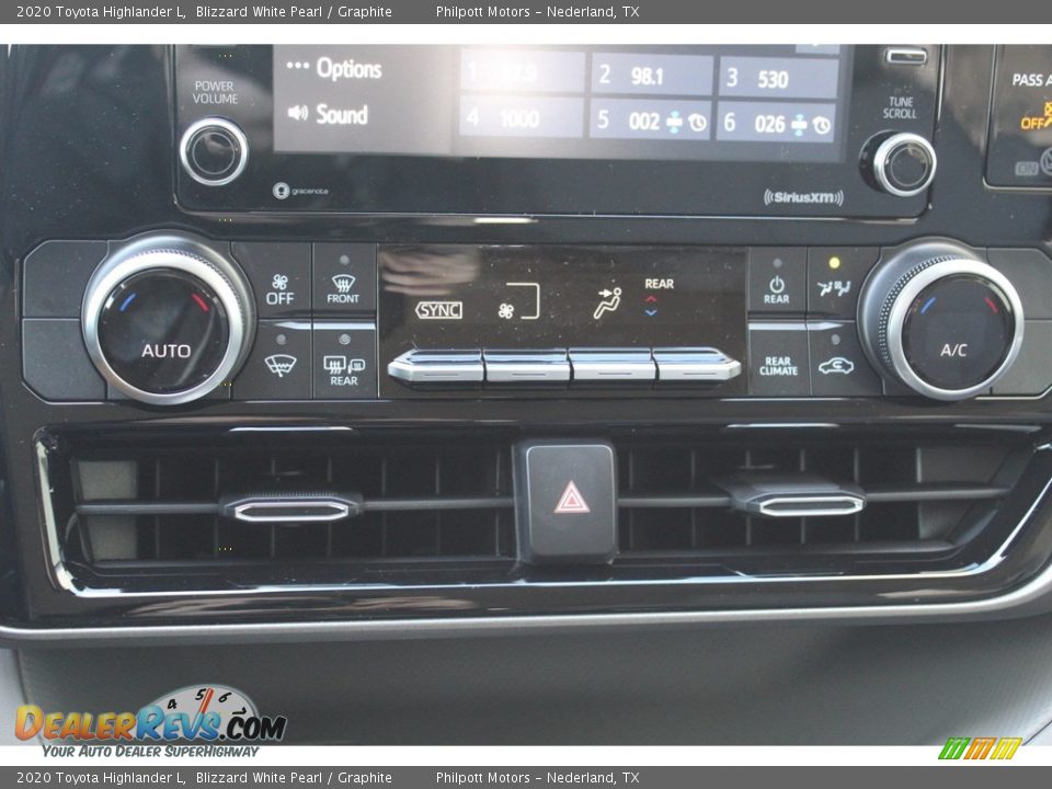 2020 Toyota Highlander L Blizzard White Pearl / Graphite Photo #16