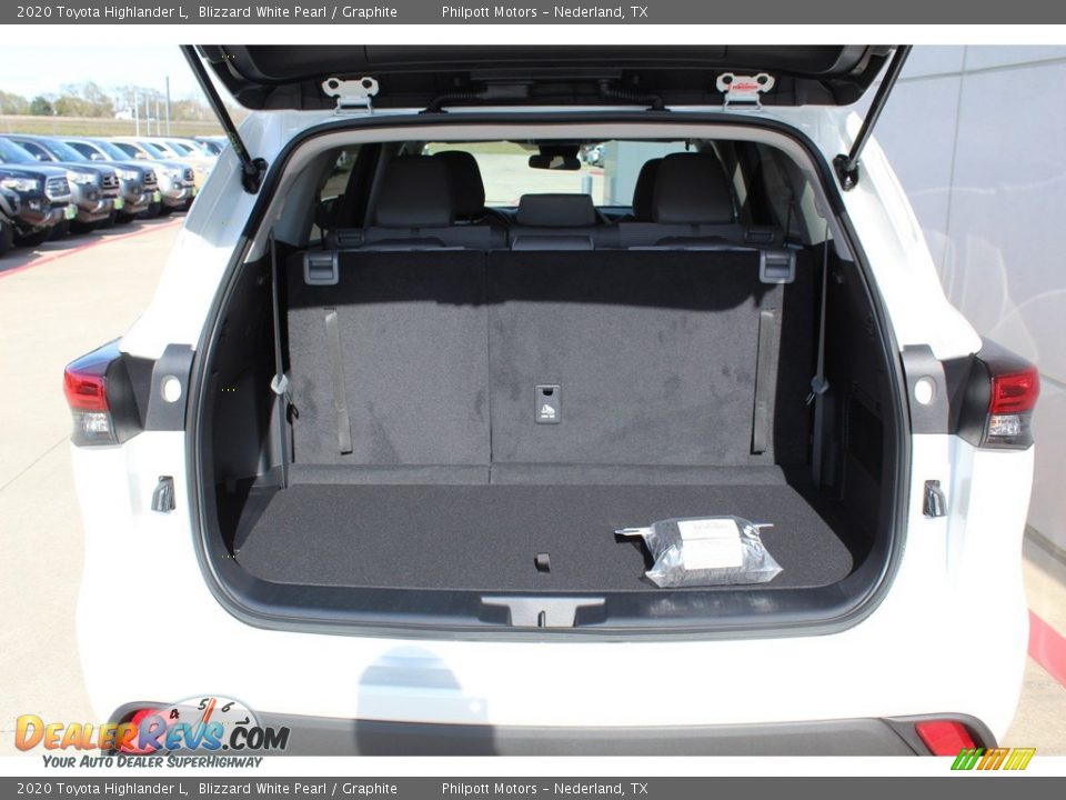 2020 Toyota Highlander L Blizzard White Pearl / Graphite Photo #23