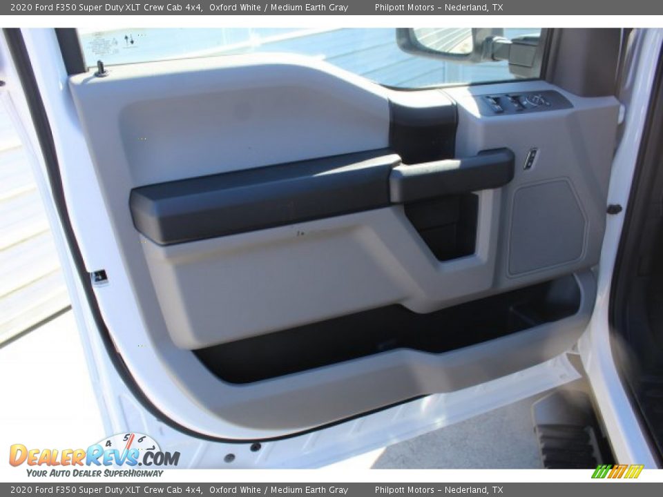 2020 Ford F350 Super Duty XLT Crew Cab 4x4 Oxford White / Medium Earth Gray Photo #8