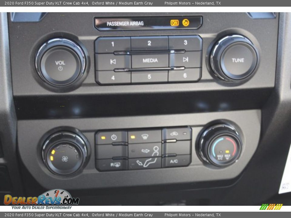 2020 Ford F350 Super Duty XLT Crew Cab 4x4 Oxford White / Medium Earth Gray Photo #15