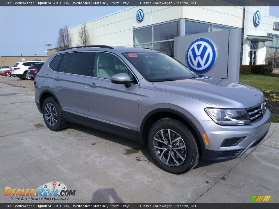 Front 3/4 View of 2020 Volkswagen Tiguan SE 4MOTION Photo #2