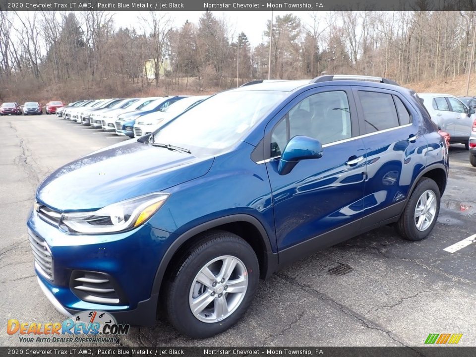 Front 3/4 View of 2020 Chevrolet Trax LT AWD Photo #1