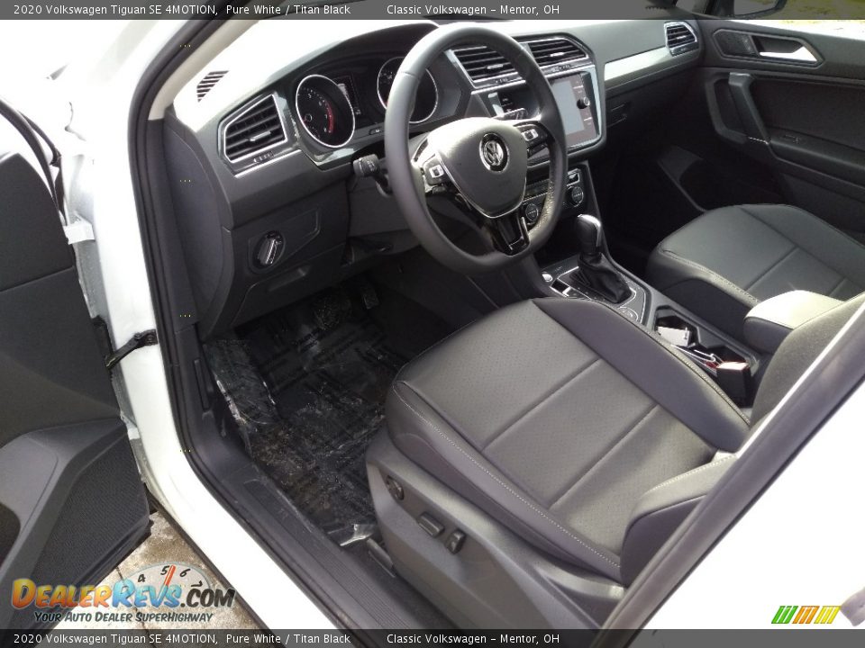 Front Seat of 2020 Volkswagen Tiguan SE 4MOTION Photo #5