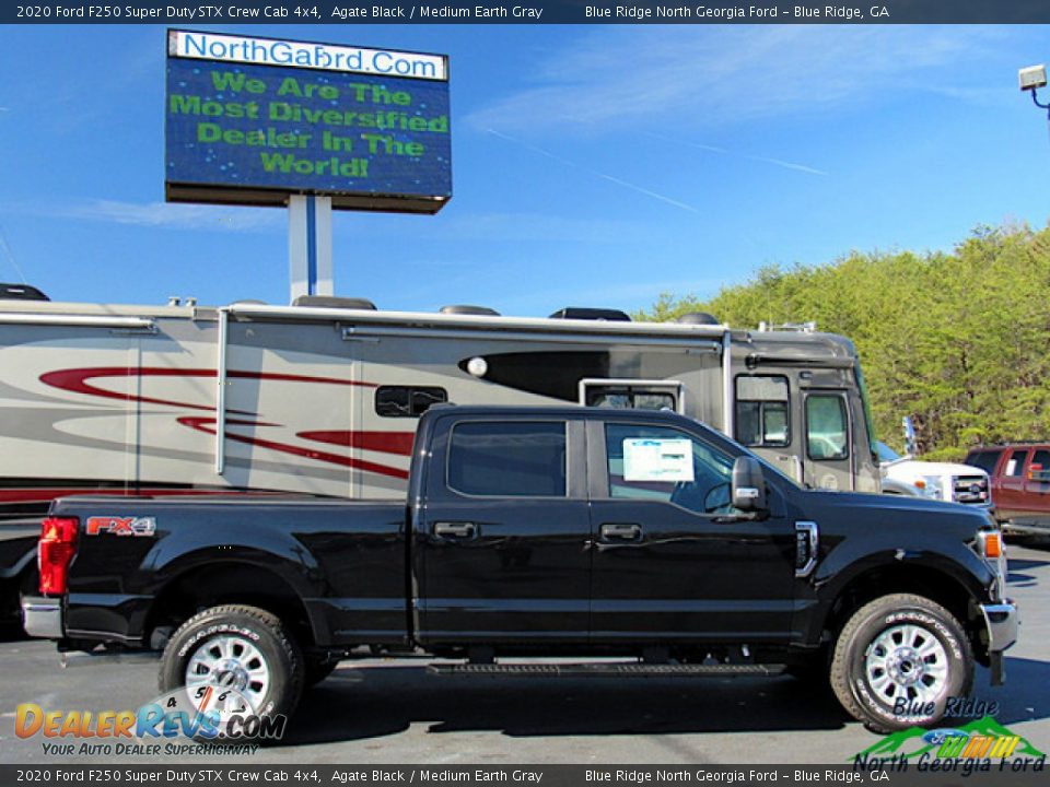 2020 Ford F250 Super Duty STX Crew Cab 4x4 Agate Black / Medium Earth Gray Photo #7
