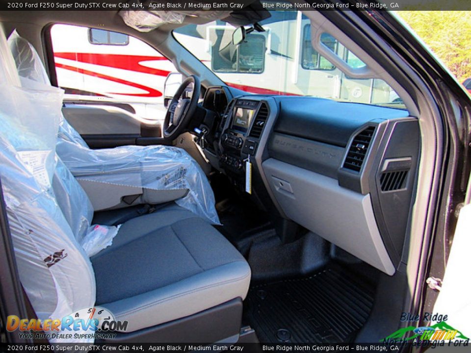 2020 Ford F250 Super Duty STX Crew Cab 4x4 Agate Black / Medium Earth Gray Photo #11