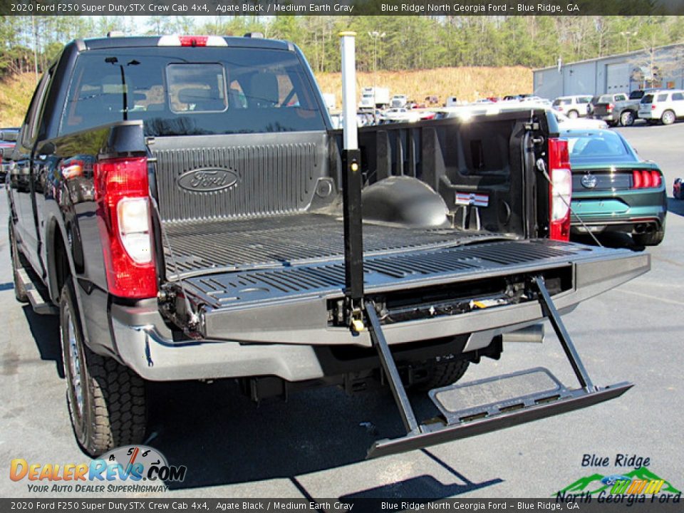2020 Ford F250 Super Duty STX Crew Cab 4x4 Agate Black / Medium Earth Gray Photo #13