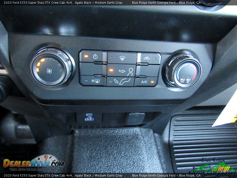2020 Ford F250 Super Duty STX Crew Cab 4x4 Agate Black / Medium Earth Gray Photo #24