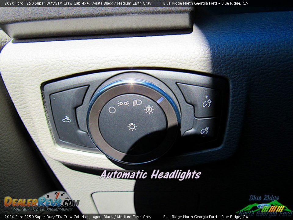 2020 Ford F250 Super Duty STX Crew Cab 4x4 Agate Black / Medium Earth Gray Photo #26