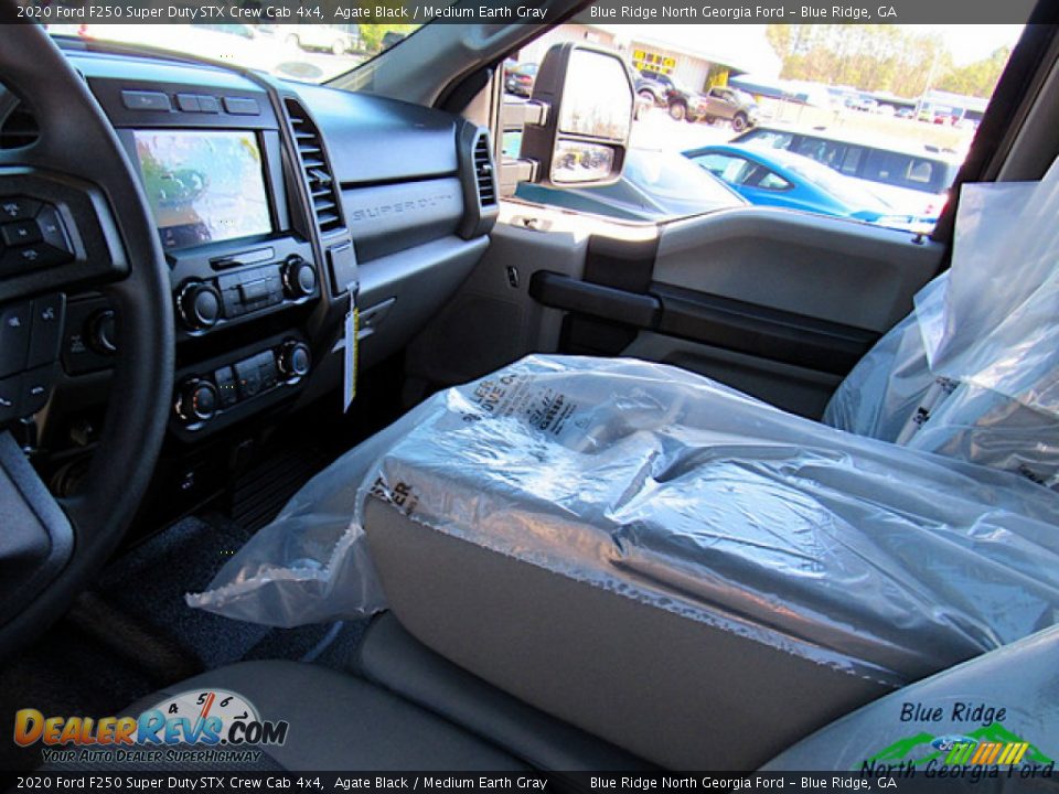 2020 Ford F250 Super Duty STX Crew Cab 4x4 Agate Black / Medium Earth Gray Photo #29