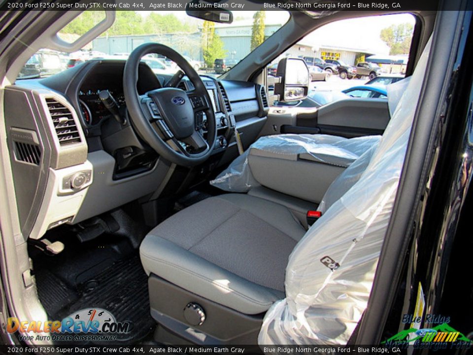 2020 Ford F250 Super Duty STX Crew Cab 4x4 Agate Black / Medium Earth Gray Photo #32