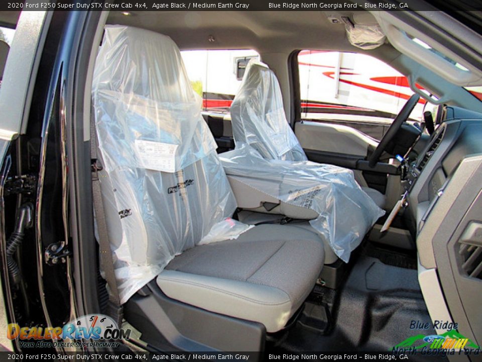 2020 Ford F250 Super Duty STX Crew Cab 4x4 Agate Black / Medium Earth Gray Photo #33