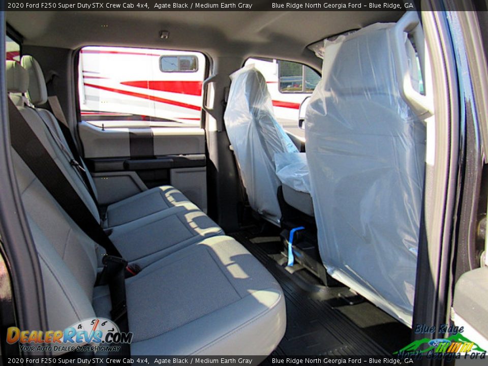 2020 Ford F250 Super Duty STX Crew Cab 4x4 Agate Black / Medium Earth Gray Photo #34