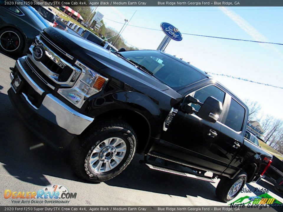 2020 Ford F250 Super Duty STX Crew Cab 4x4 Agate Black / Medium Earth Gray Photo #35