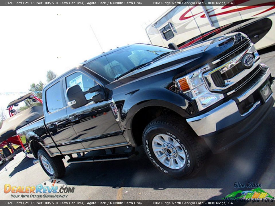 2020 Ford F250 Super Duty STX Crew Cab 4x4 Agate Black / Medium Earth Gray Photo #36