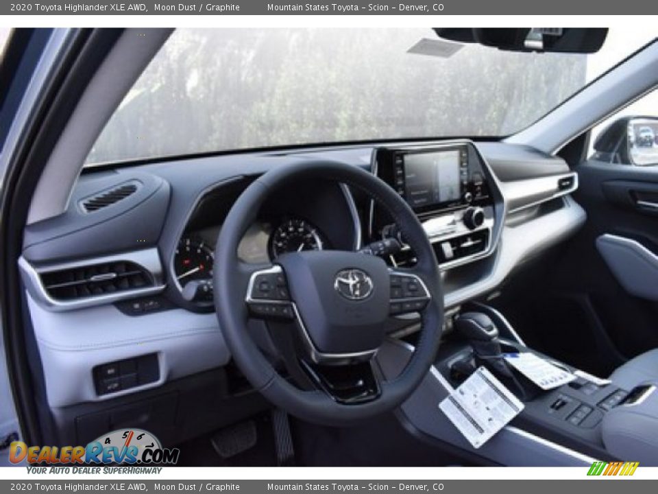 2020 Toyota Highlander XLE AWD Moon Dust / Graphite Photo #5