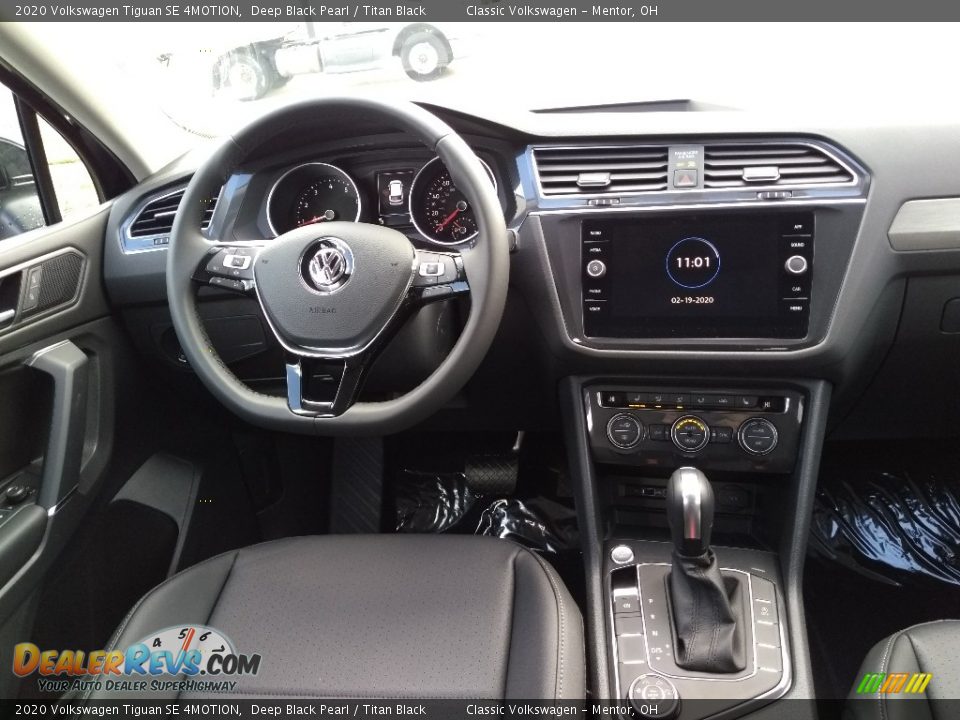 Dashboard of 2020 Volkswagen Tiguan SE 4MOTION Photo #4