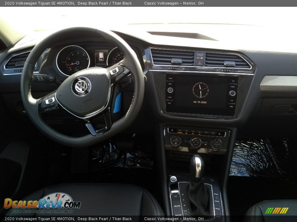 2020 Volkswagen Tiguan SE 4MOTION Deep Black Pearl / Titan Black Photo #4