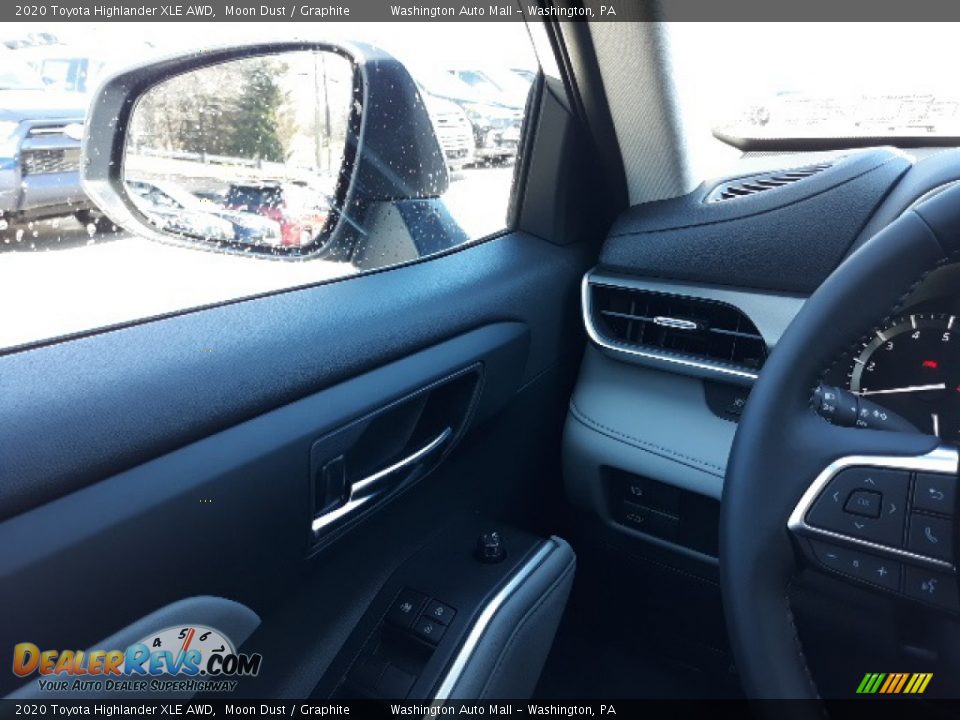 2020 Toyota Highlander XLE AWD Moon Dust / Graphite Photo #7