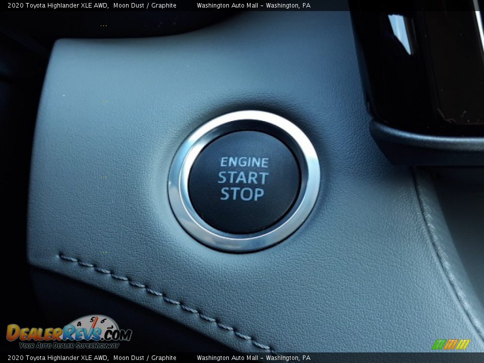 2020 Toyota Highlander XLE AWD Moon Dust / Graphite Photo #10