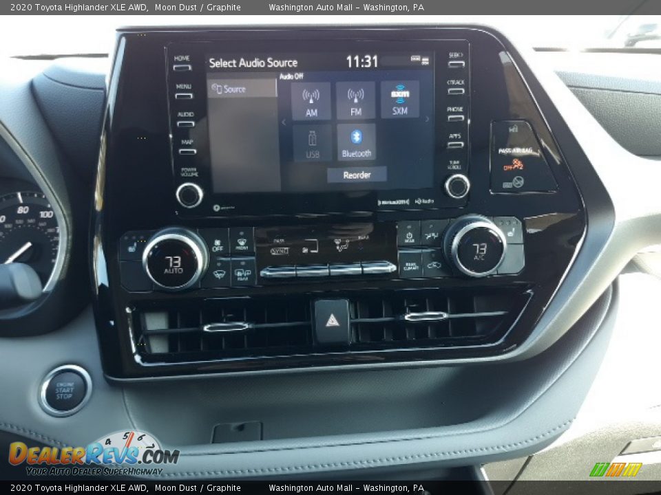 2020 Toyota Highlander XLE AWD Moon Dust / Graphite Photo #11