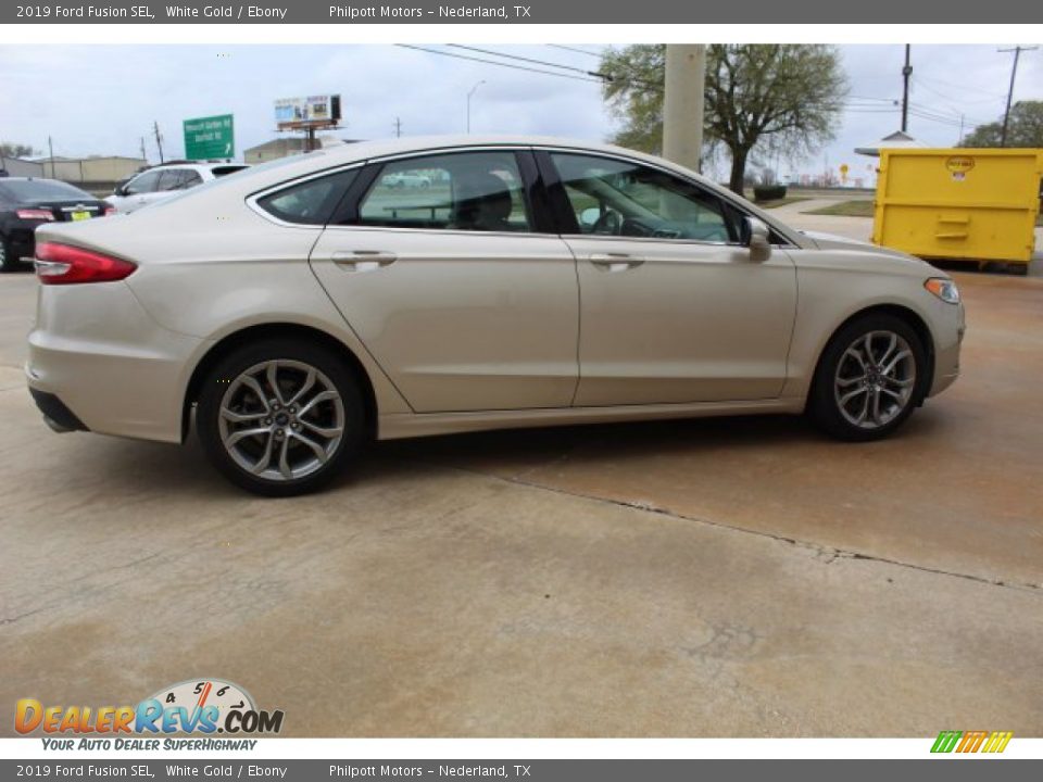 2019 Ford Fusion SEL White Gold / Ebony Photo #10