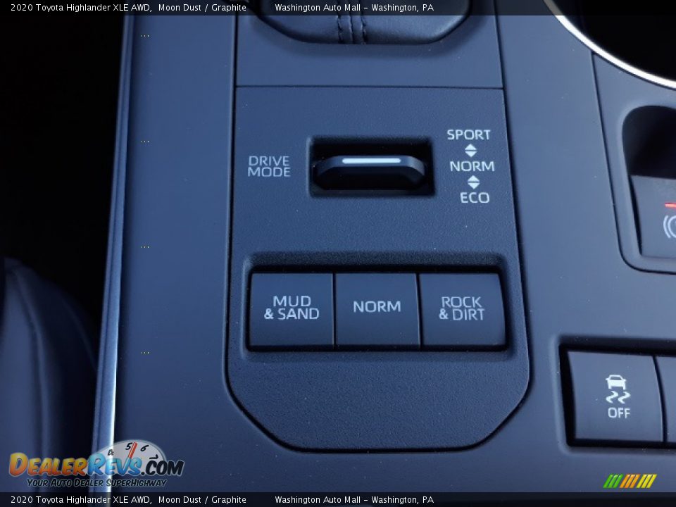 2020 Toyota Highlander XLE AWD Moon Dust / Graphite Photo #16