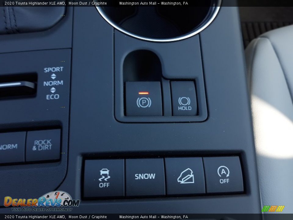 2020 Toyota Highlander XLE AWD Moon Dust / Graphite Photo #17