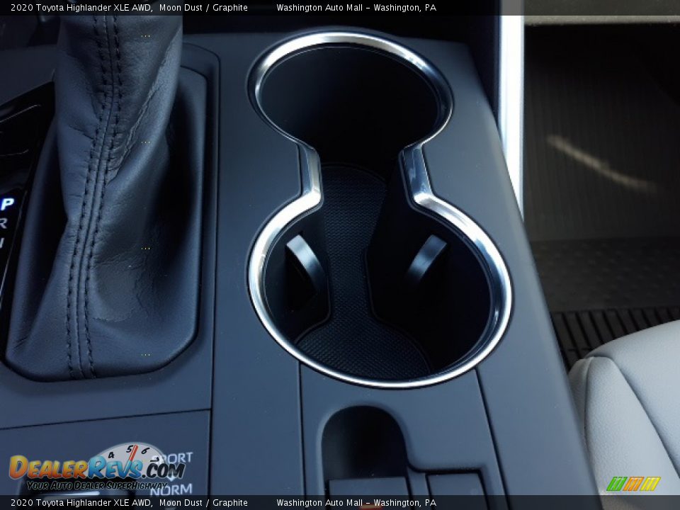 2020 Toyota Highlander XLE AWD Moon Dust / Graphite Photo #18