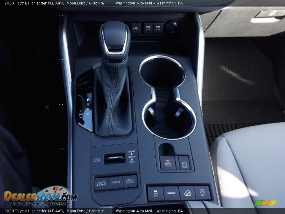 2020 Toyota Highlander XLE AWD Moon Dust / Graphite Photo #19