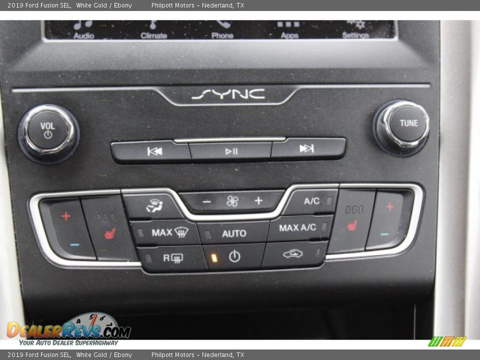 2019 Ford Fusion SEL White Gold / Ebony Photo #18
