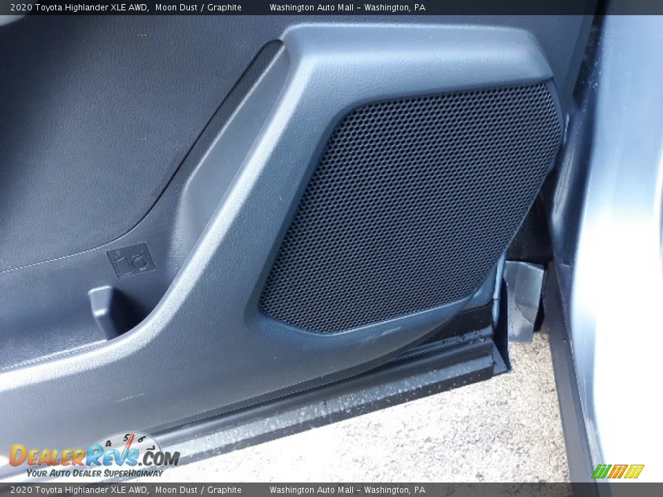 2020 Toyota Highlander XLE AWD Moon Dust / Graphite Photo #27
