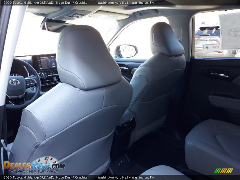 2020 Toyota Highlander XLE AWD Moon Dust / Graphite Photo #28