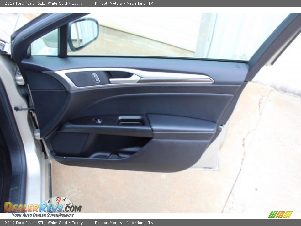 2019 Ford Fusion SEL White Gold / Ebony Photo #28