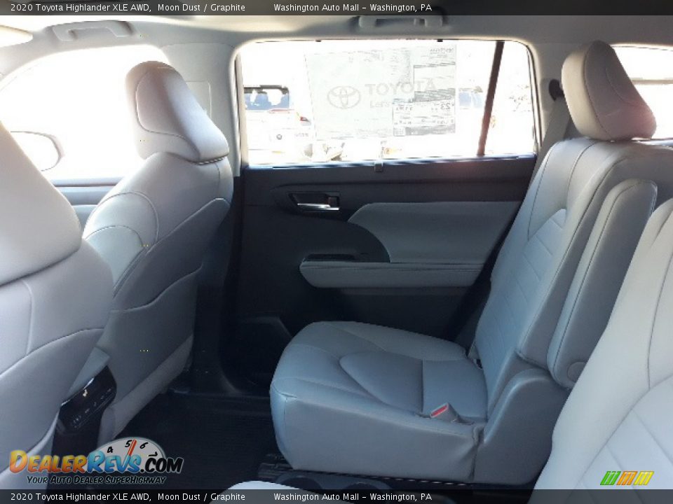 2020 Toyota Highlander XLE AWD Moon Dust / Graphite Photo #29