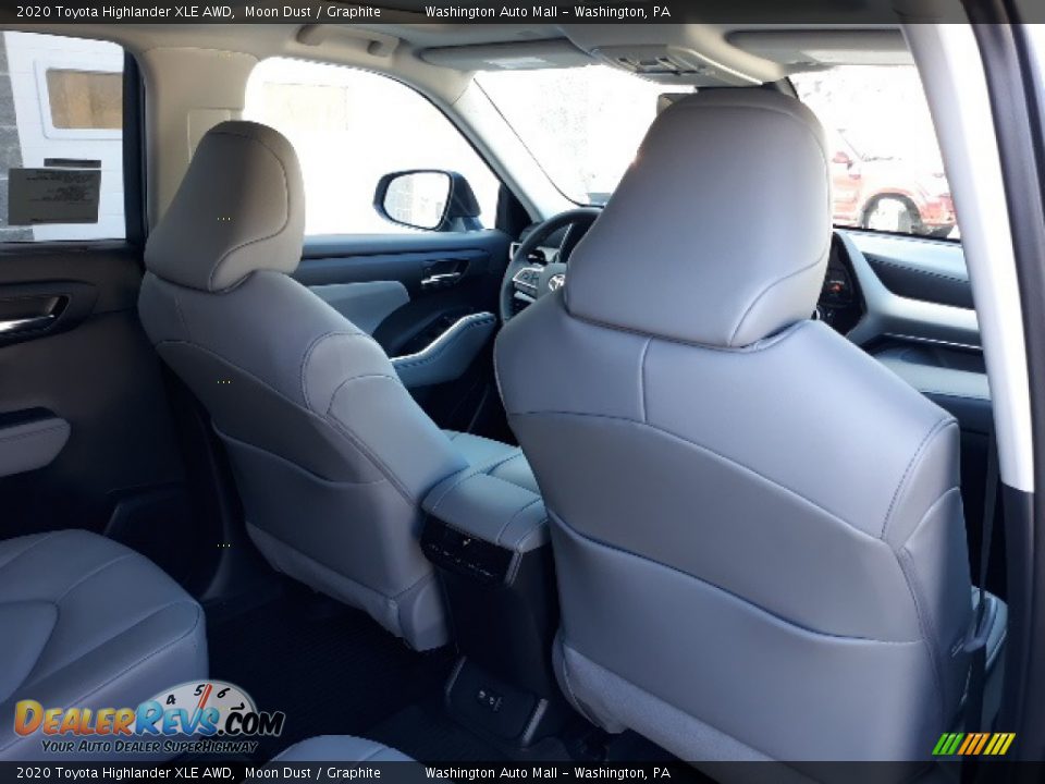 2020 Toyota Highlander XLE AWD Moon Dust / Graphite Photo #33