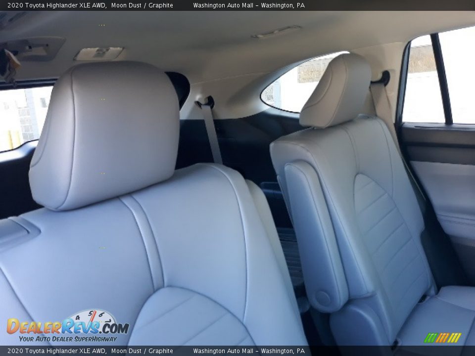 2020 Toyota Highlander XLE AWD Moon Dust / Graphite Photo #35
