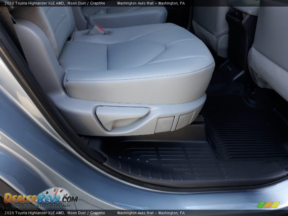 2020 Toyota Highlander XLE AWD Moon Dust / Graphite Photo #36