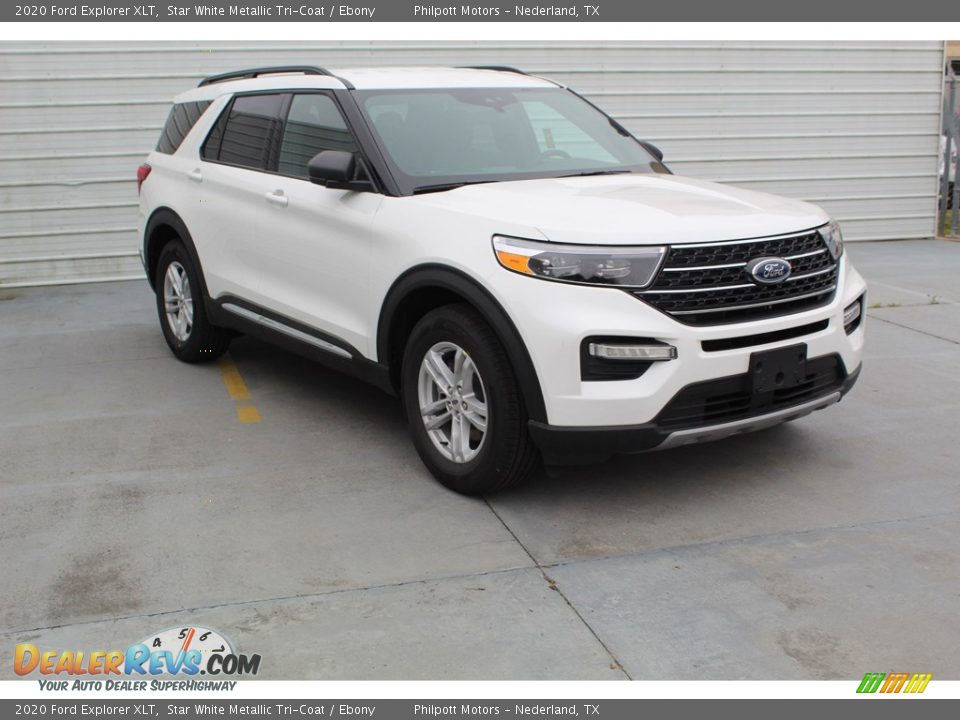 Front 3/4 View of 2020 Ford Explorer XLT Photo #2
