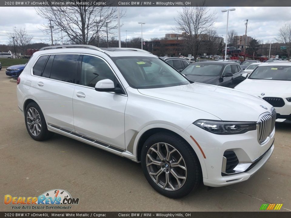 Front 3/4 View of 2020 BMW X7 xDrive40i Photo #1